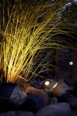 LuxForm Hybride Solar Rotslamp Nebraska 15-30 Lumen -Tuinbenodigdheden image 1881