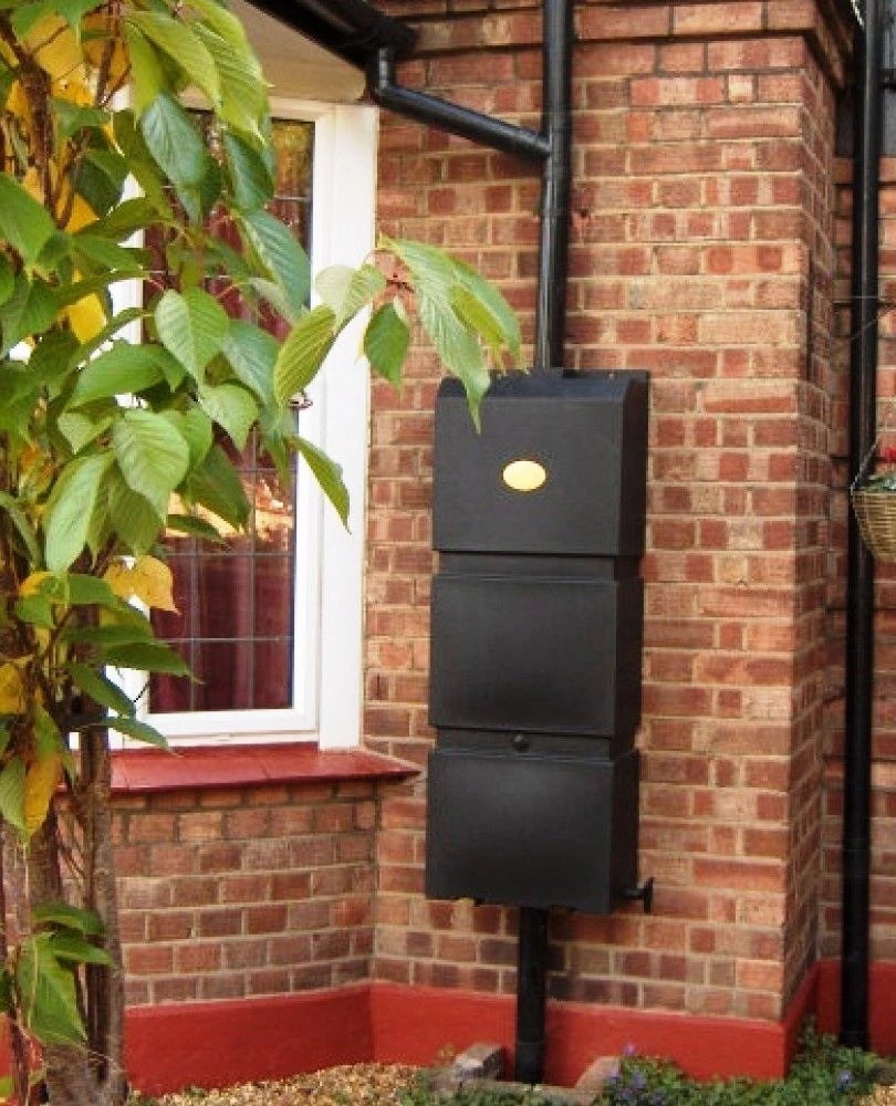 Prestige Wand Regenton Zwart 100L (incl. Plastic Kraantje) 1 Prestige Wand Regenton Zwart 100L (incl. Plastic Kraantje)