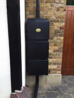 Prestige Wand Regenton Zwart 100L (incl. Plastic Kraantje) 5 Prestige Wand Regenton Zwart 100L (incl. Plastic Kraantje) -Tuinbenodigdheden image 937