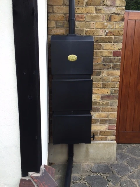 Prestige Wand Regenton Zwart 100L (incl. Plastic Kraantje) 3 Prestige Wand Regenton Zwart 100L (incl. Plastic Kraantje) - Afbeelding 3